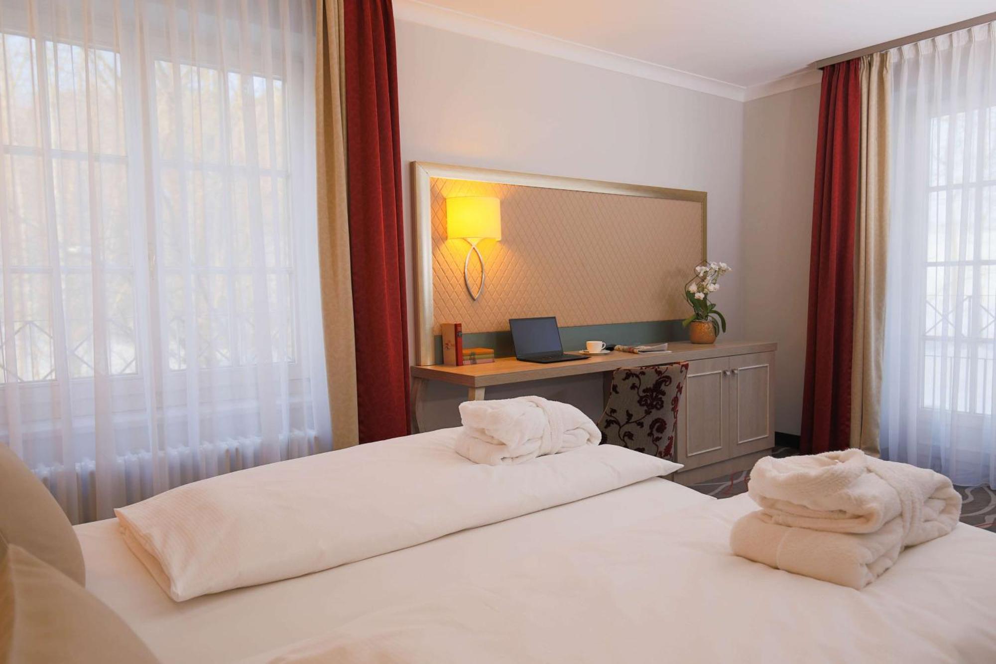 Hotel Bayerischer Hof Miesbach, BW Premier Collection Bagian luar foto