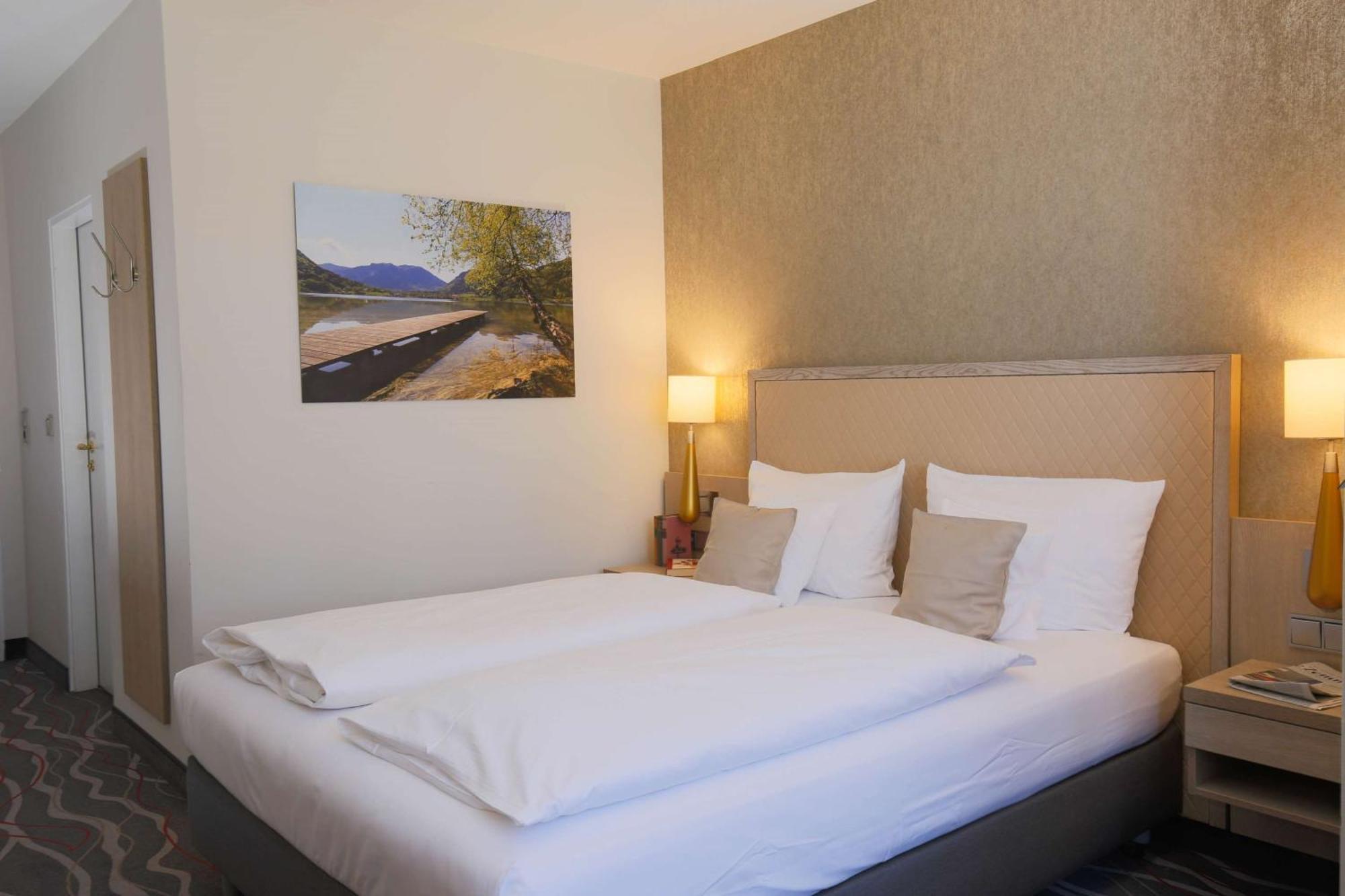 Hotel Bayerischer Hof Miesbach, BW Premier Collection Bagian luar foto
