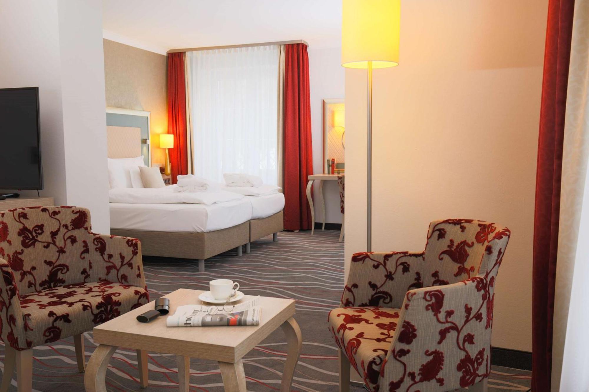 Hotel Bayerischer Hof Miesbach, BW Premier Collection Bagian luar foto