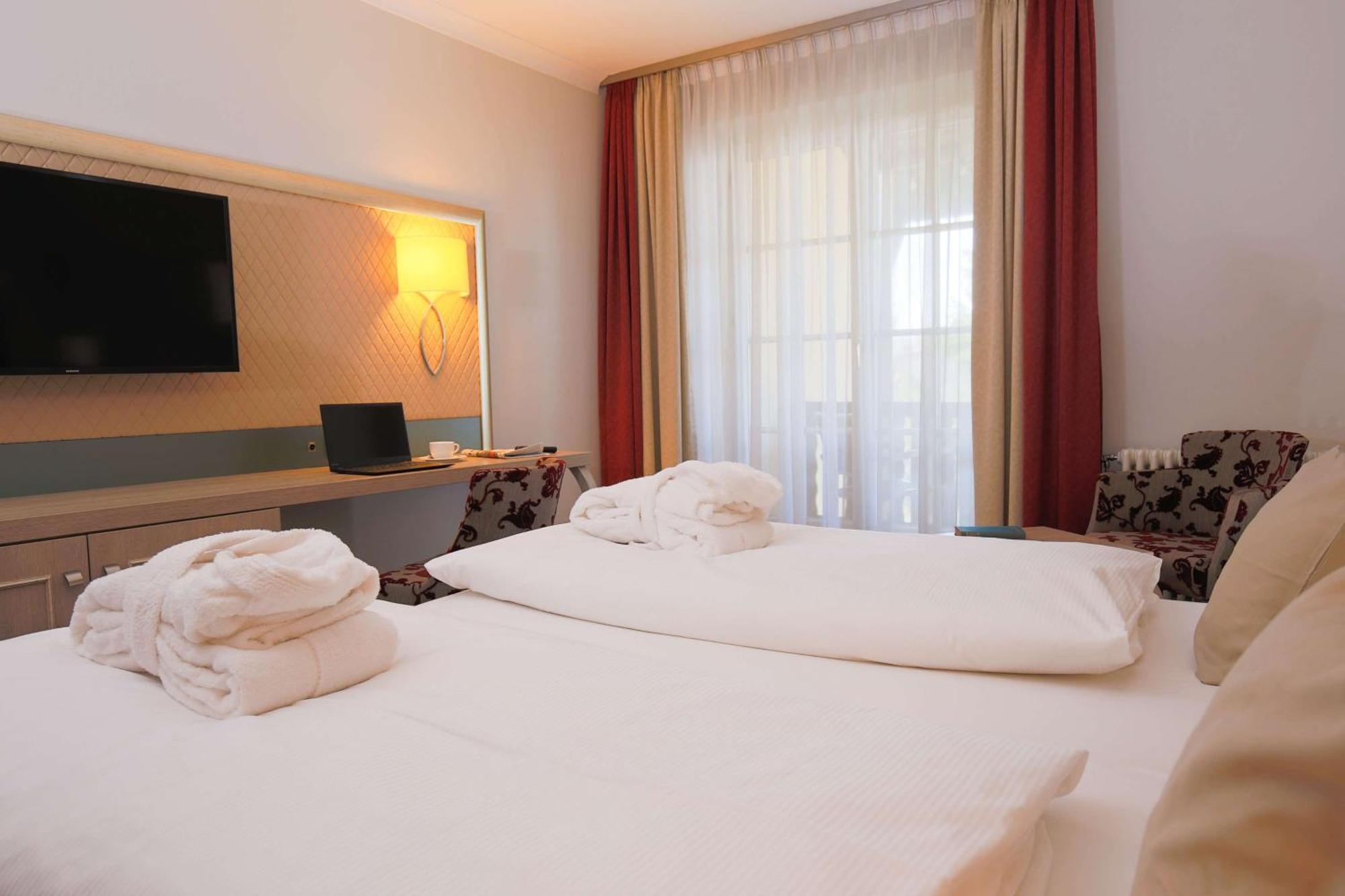 Hotel Bayerischer Hof Miesbach, BW Premier Collection Bagian luar foto