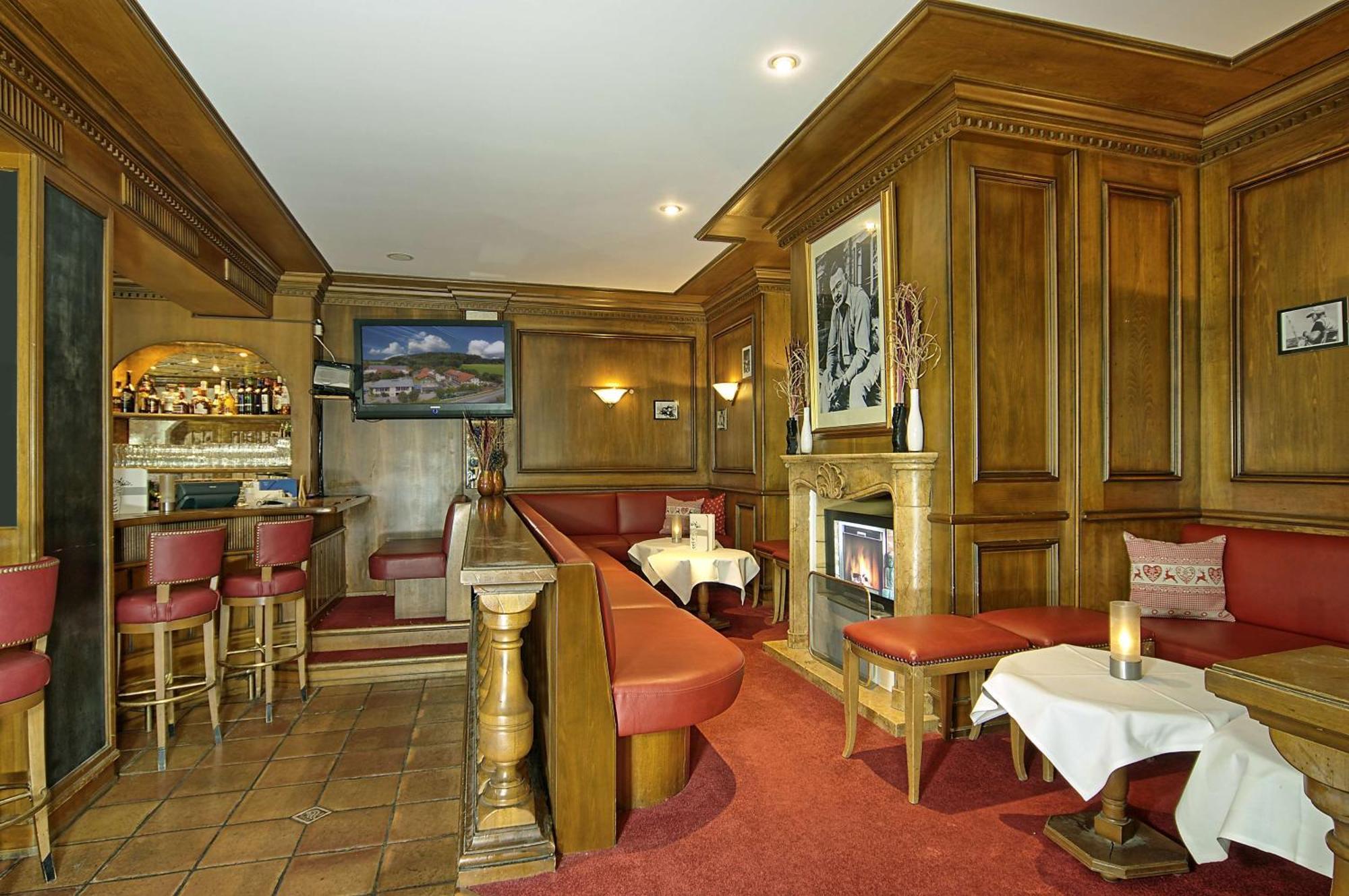 Hotel Bayerischer Hof Miesbach, BW Premier Collection Bagian luar foto