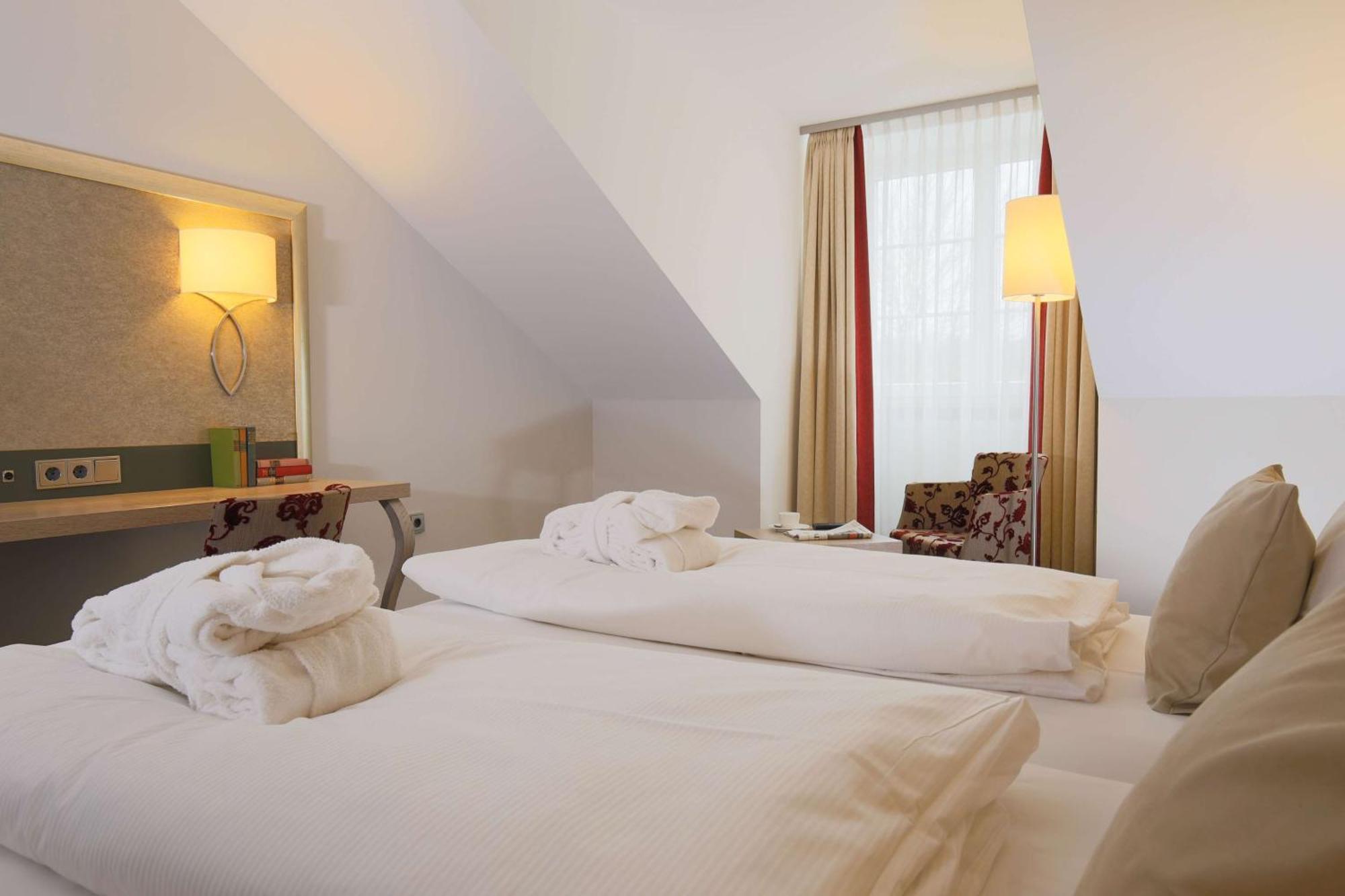 Hotel Bayerischer Hof Miesbach, BW Premier Collection Bagian luar foto