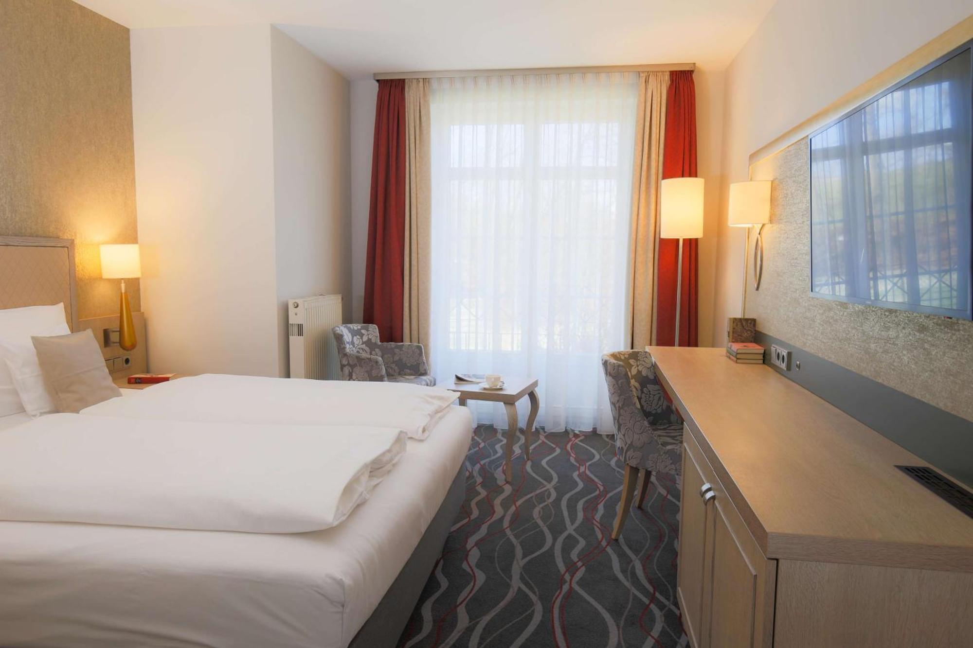 Hotel Bayerischer Hof Miesbach, BW Premier Collection Bagian luar foto